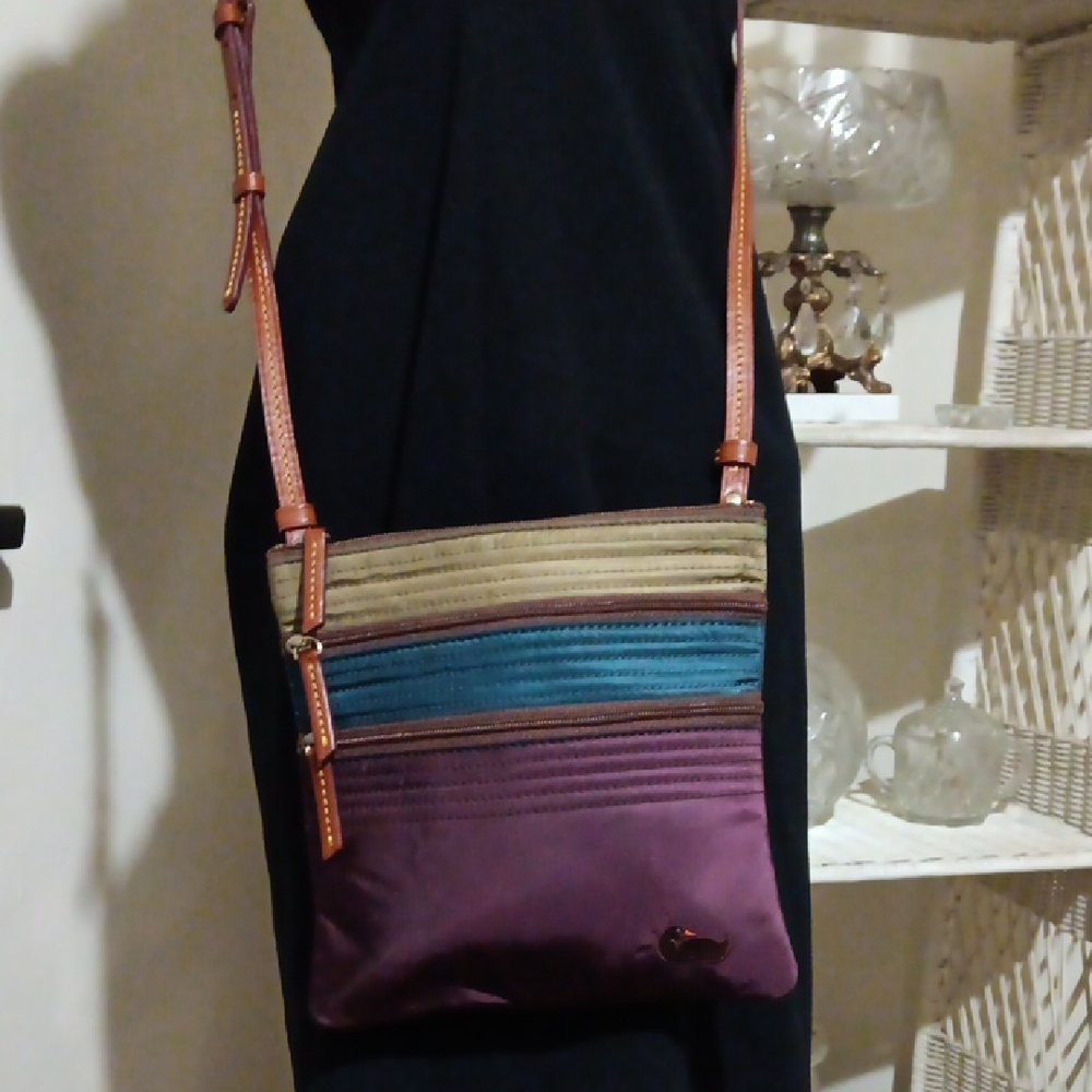 Dooney & Bourke Triple Zipped Pockets Sleek Crossbody Bag w Duck Like New